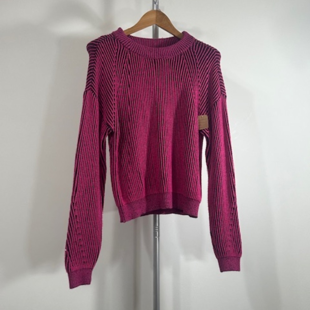 WOMANS SWEATER
